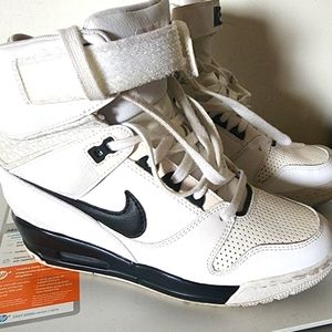 Nike revolition sky hi 8us